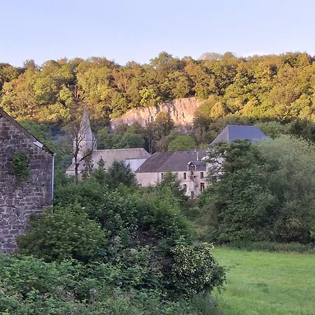 Les Longs Pres Апартаменты *