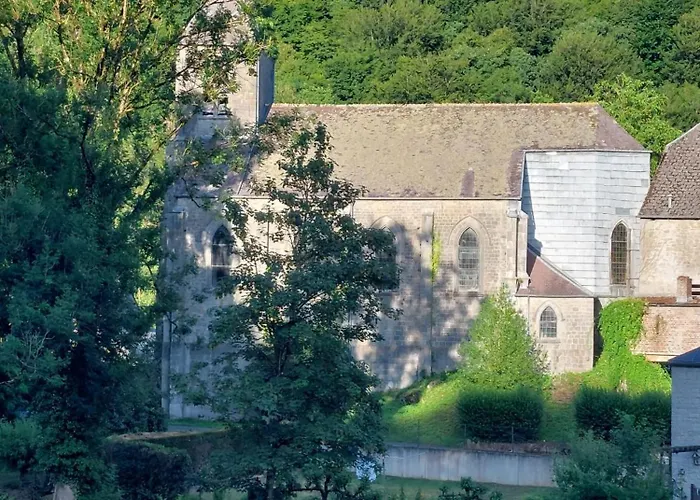 Les Longs Pres Apartment